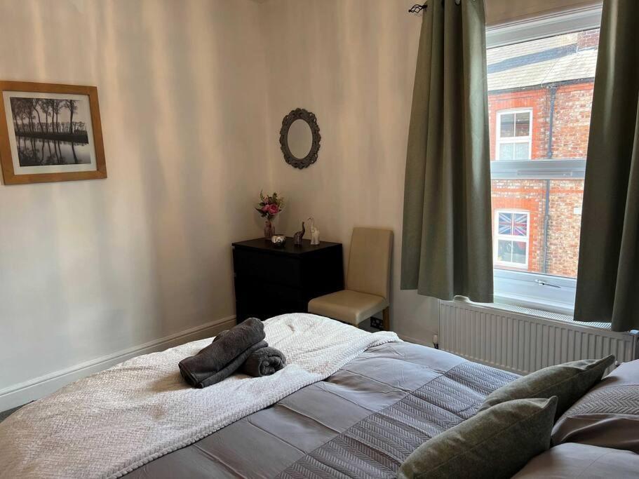Spacious 2-Bedroom House In Stockton Heath With Free Wifi By Amazing Spaces Relocations Ltd Warrington  Exteriör bild